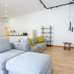  Apartment 5 Bdrms